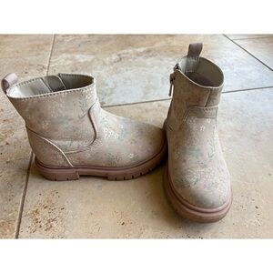Cat and Jack Size 8 Boots